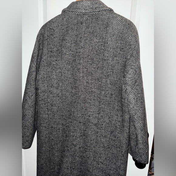 Aritzia slouch in herringbone Black and white wool Coat - Picture 6 of 14